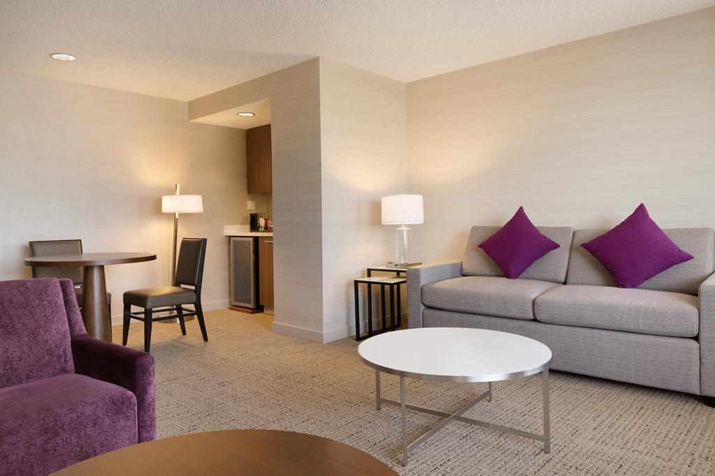 Coast Edmonton Plaza Hotel By Apa Pokoj fotografie