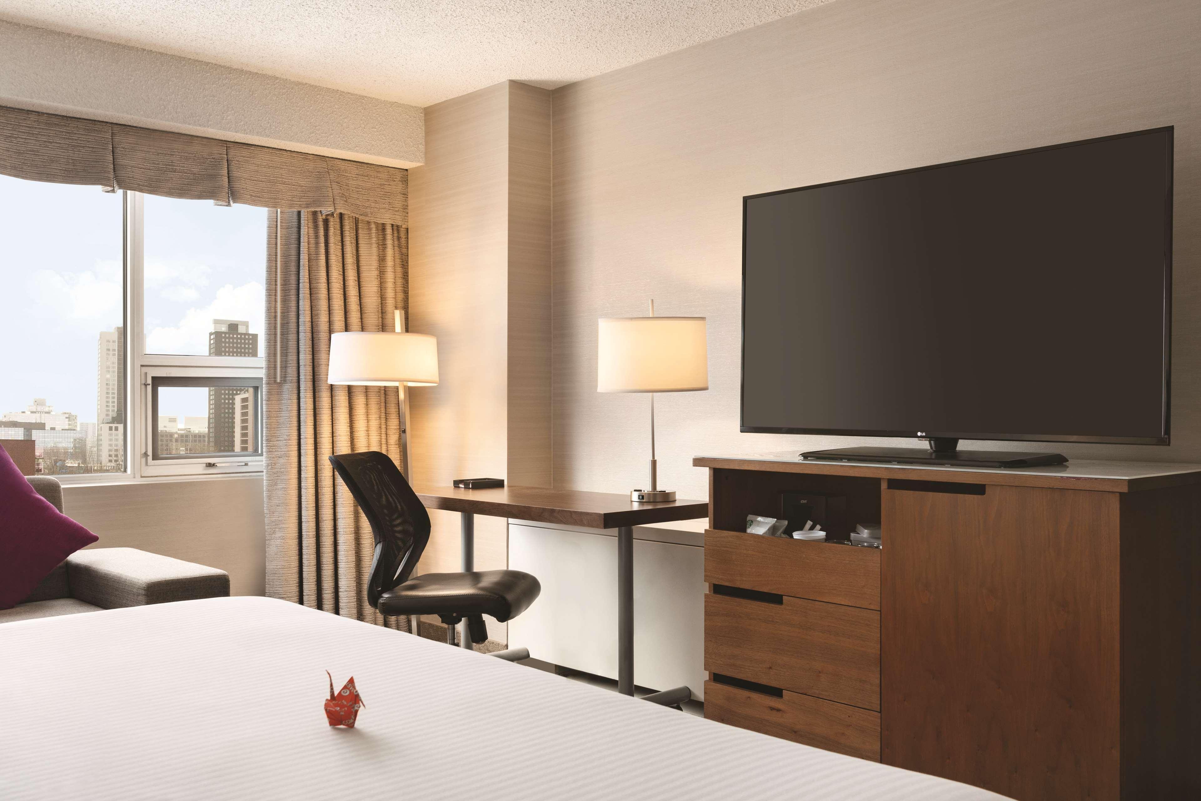 Coast Edmonton Plaza Hotel By Apa Exteriér fotografie