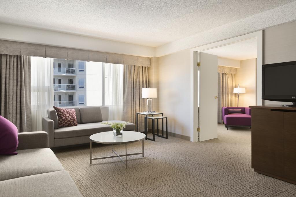 Coast Edmonton Plaza Hotel By Apa Exteriér fotografie