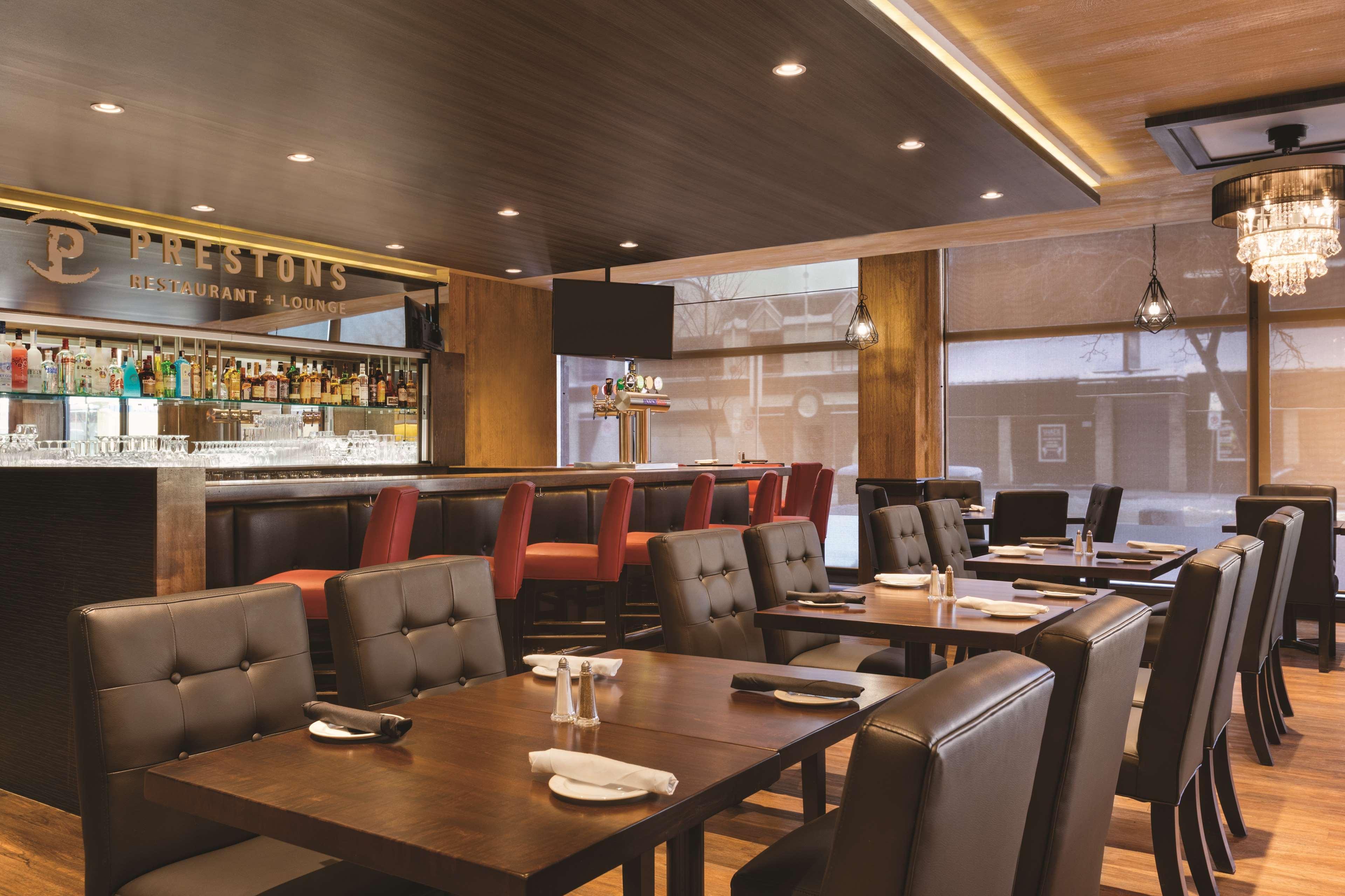 Coast Edmonton Plaza Hotel By Apa Exteriér fotografie