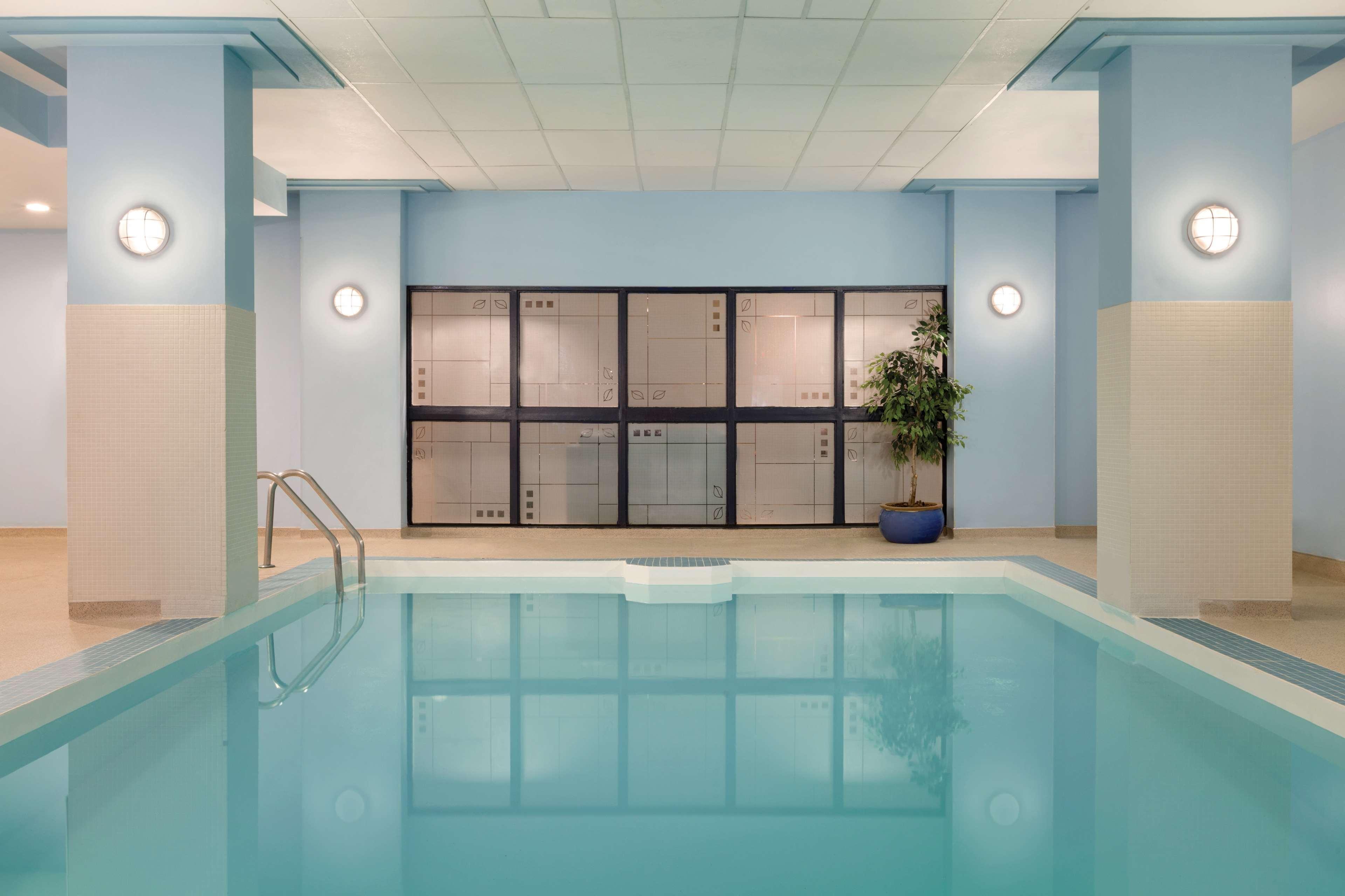 Coast Edmonton Plaza Hotel By Apa Exteriér fotografie