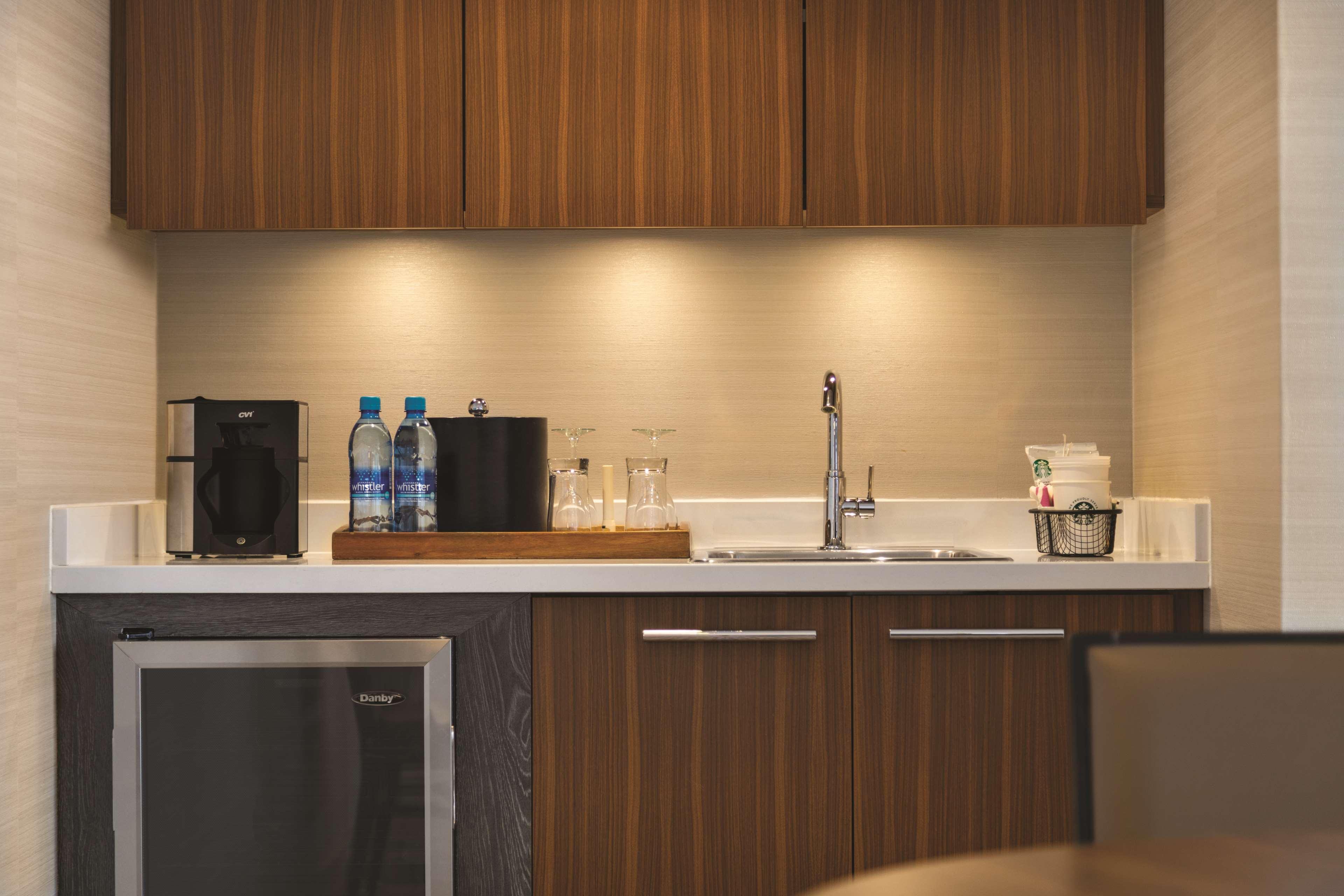 Coast Edmonton Plaza Hotel By Apa Exteriér fotografie