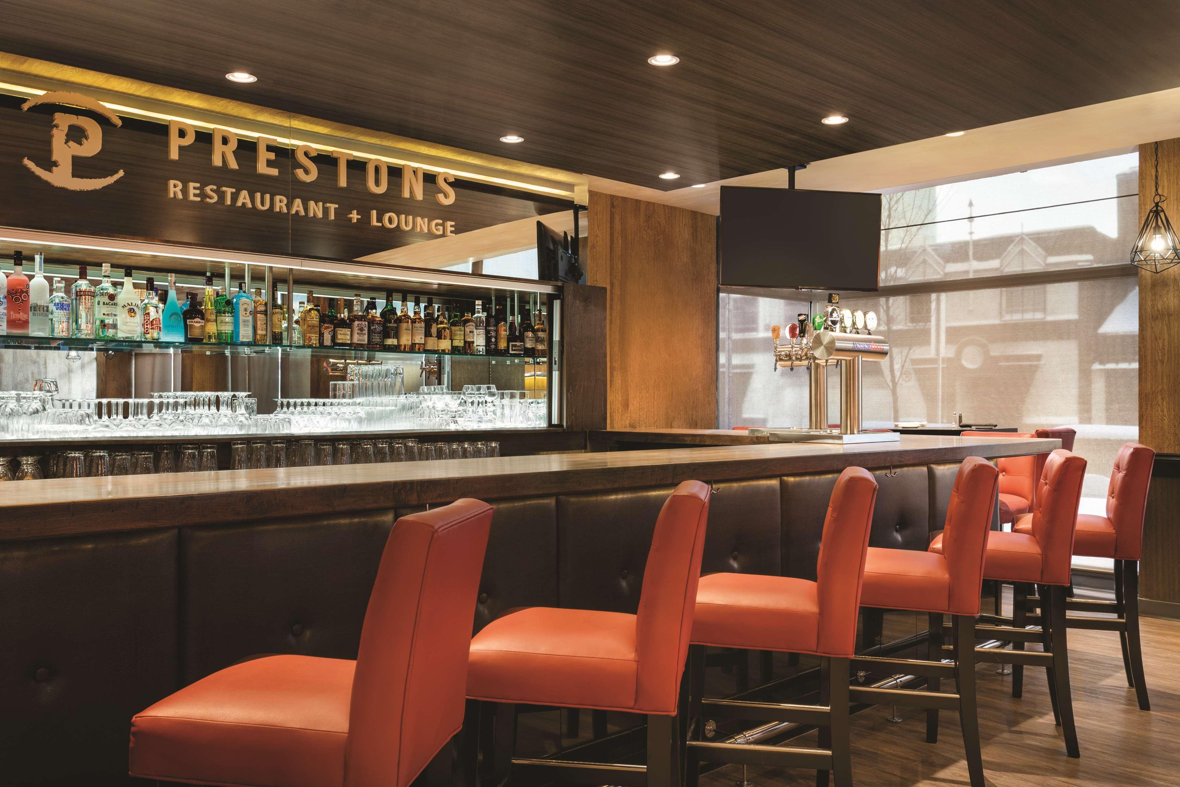Coast Edmonton Plaza Hotel By Apa Exteriér fotografie