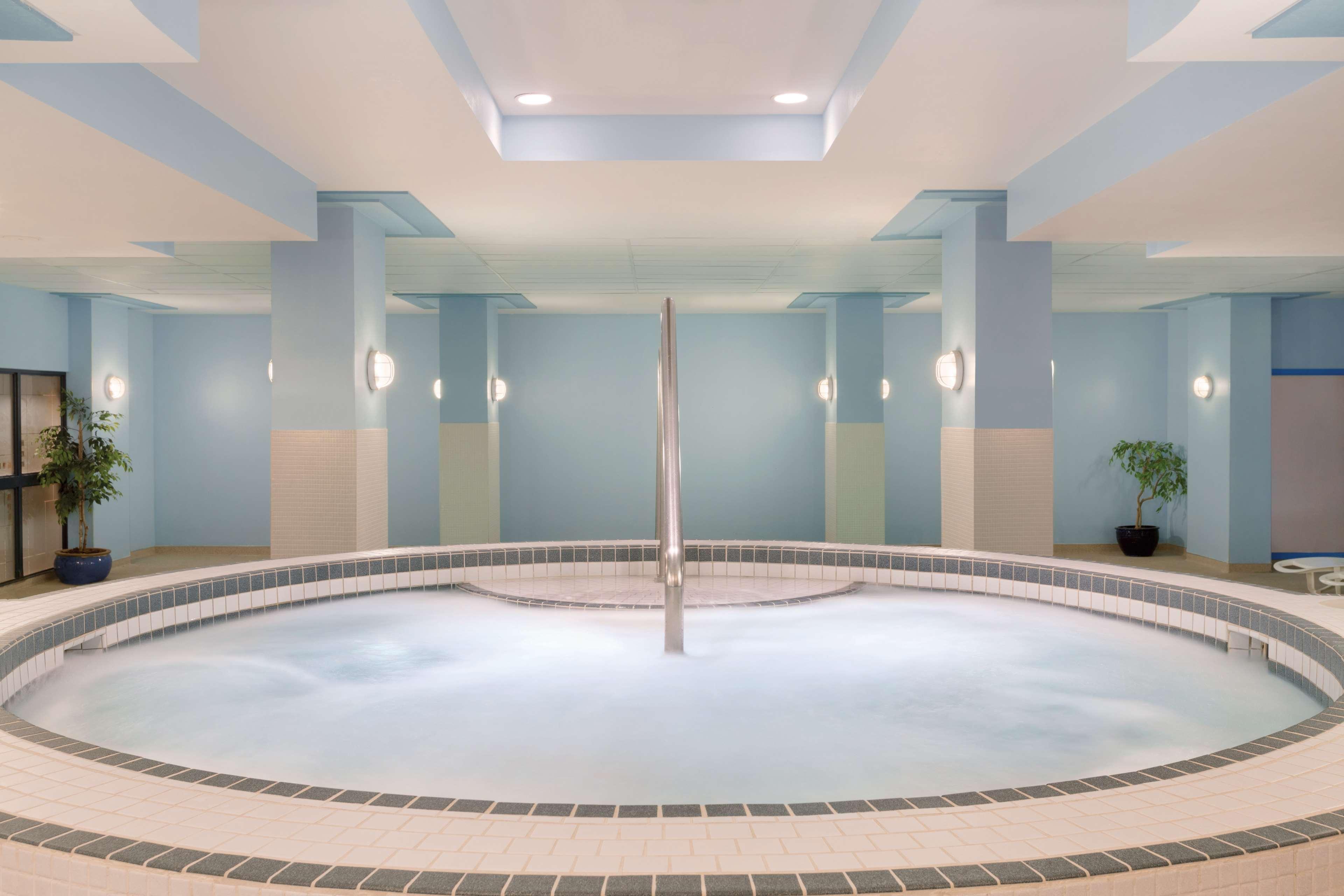 Coast Edmonton Plaza Hotel By Apa Exteriér fotografie