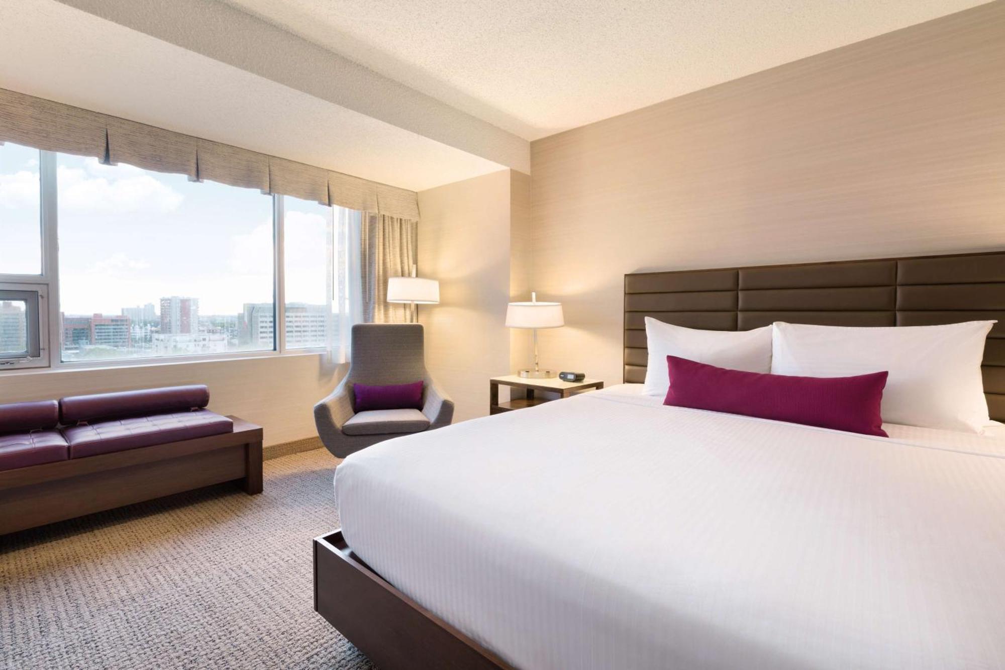 Coast Edmonton Plaza Hotel By Apa Exteriér fotografie