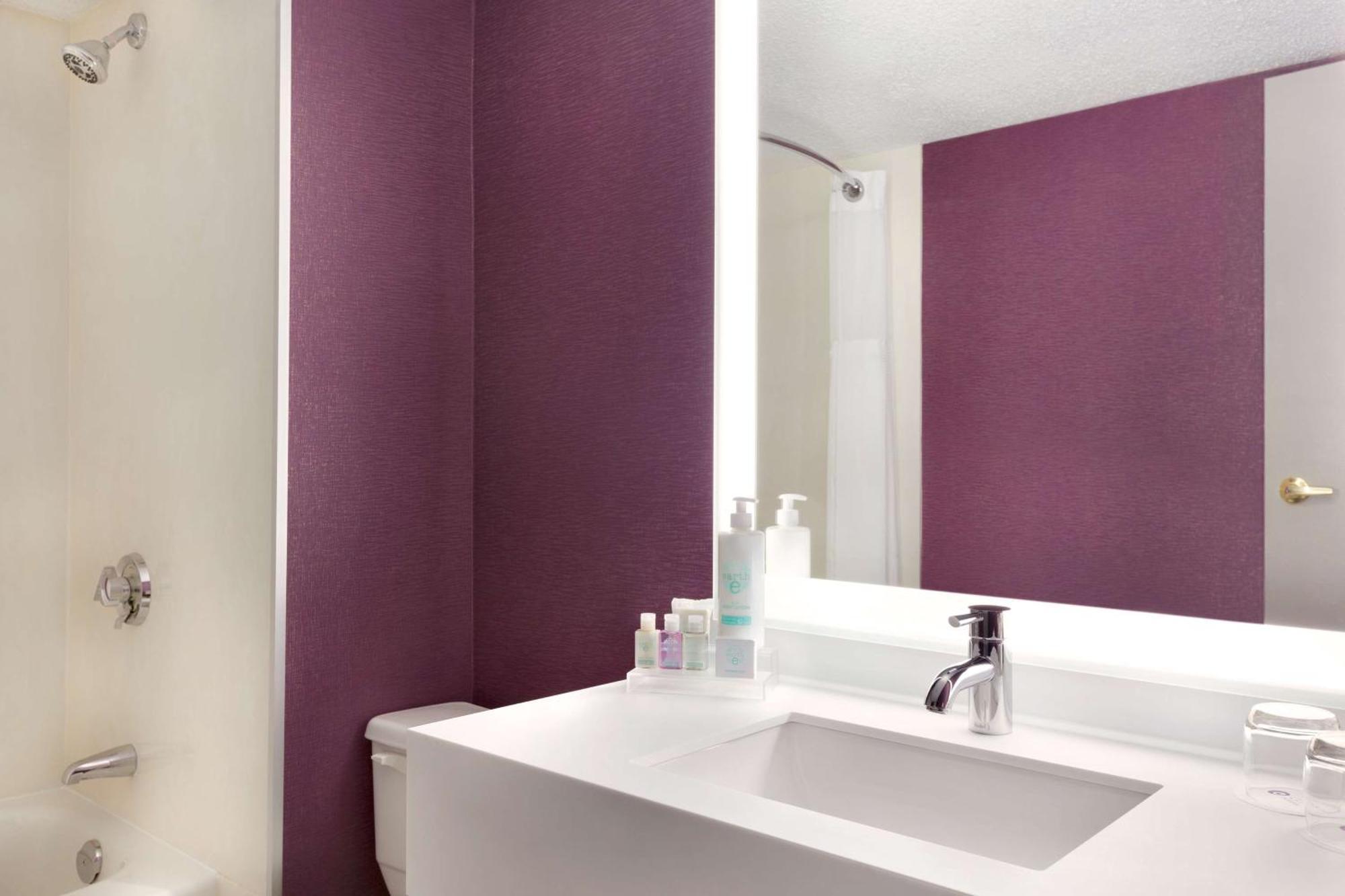 Coast Edmonton Plaza Hotel By Apa Exteriér fotografie