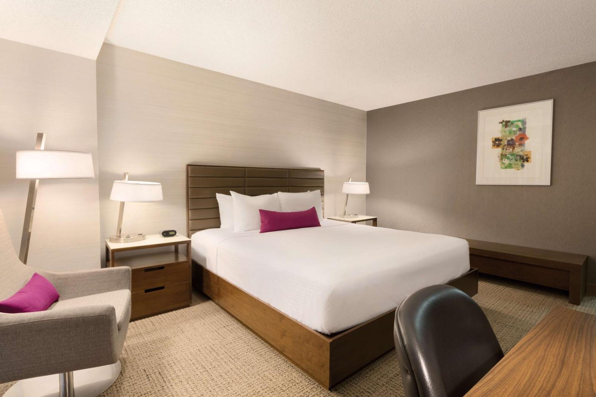 Coast Edmonton Plaza Hotel By Apa Exteriér fotografie