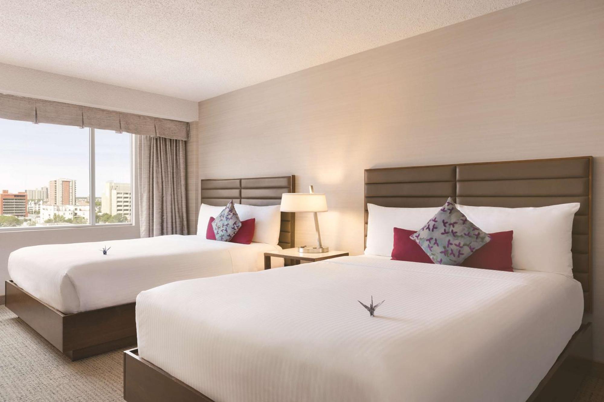 Coast Edmonton Plaza Hotel By Apa Exteriér fotografie
