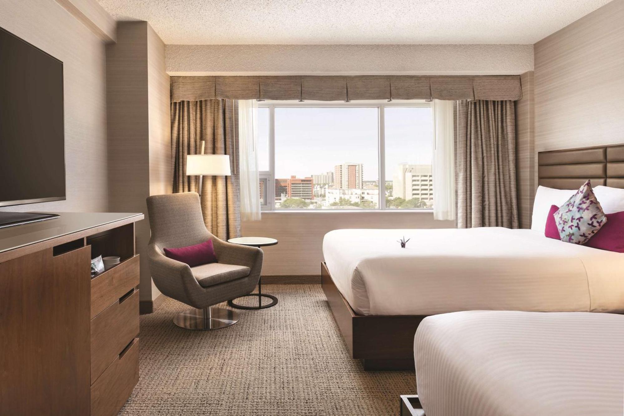 Coast Edmonton Plaza Hotel By Apa Exteriér fotografie