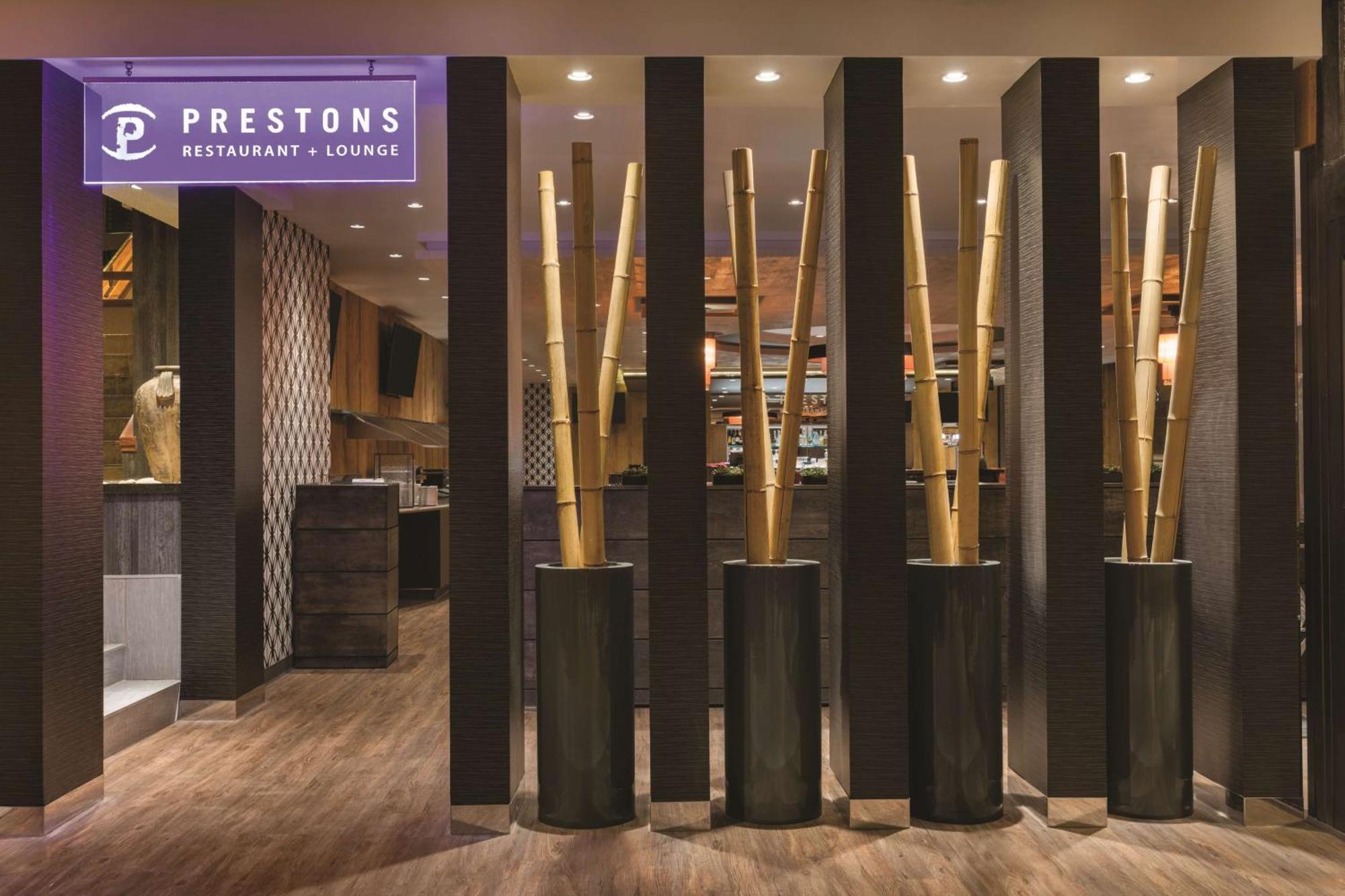 Coast Edmonton Plaza Hotel By Apa Exteriér fotografie