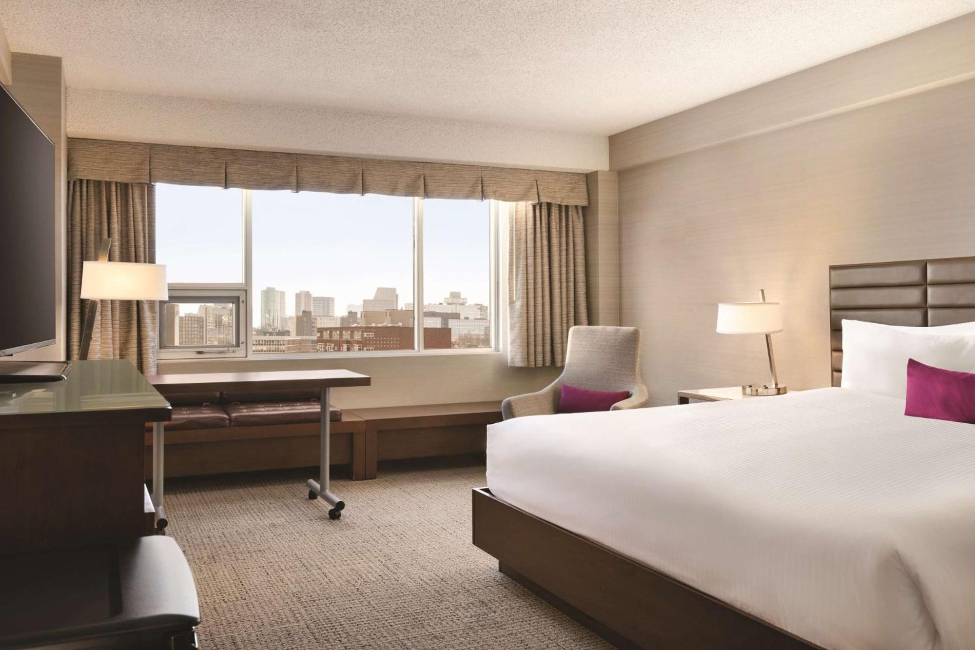 Coast Edmonton Plaza Hotel By Apa Exteriér fotografie