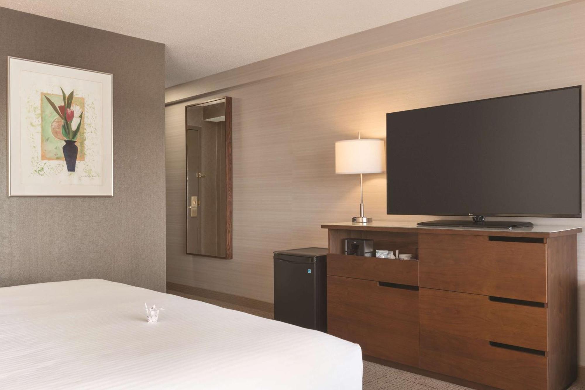Coast Edmonton Plaza Hotel By Apa Exteriér fotografie