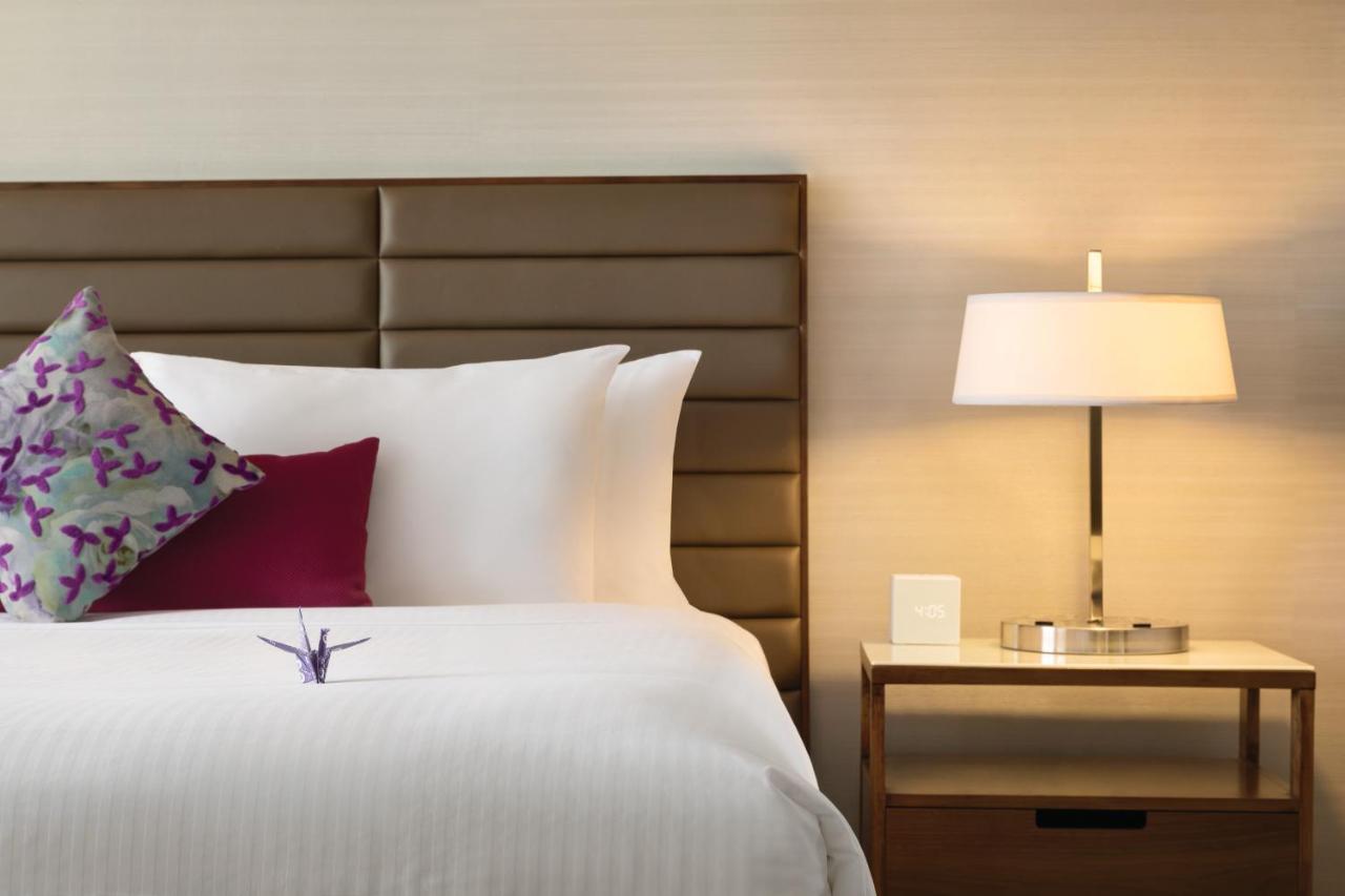 Coast Edmonton Plaza Hotel By Apa Exteriér fotografie
