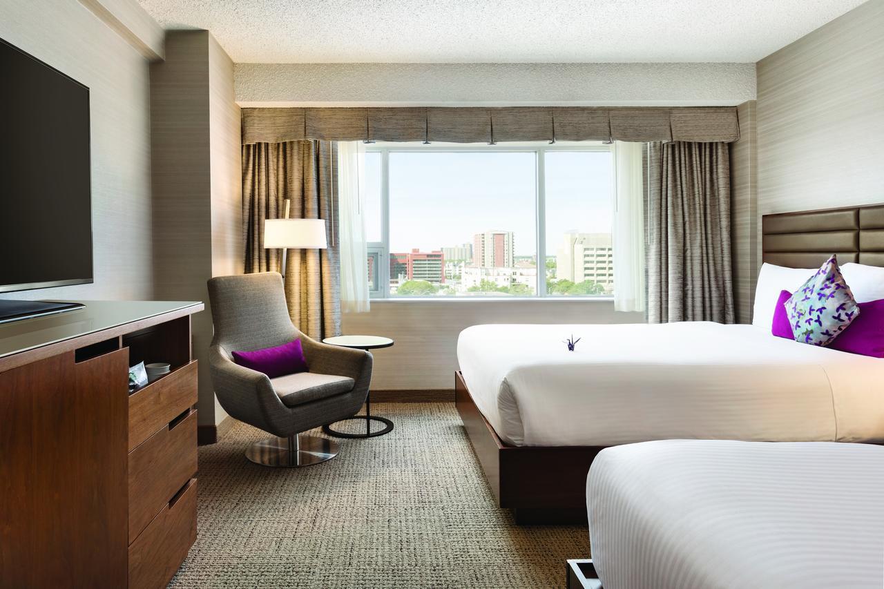 Coast Edmonton Plaza Hotel By Apa Exteriér fotografie