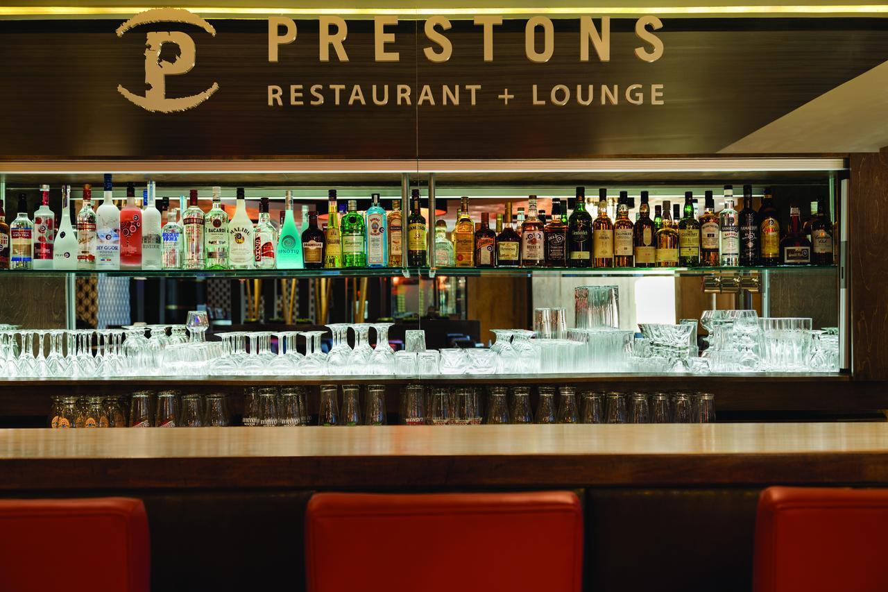 Coast Edmonton Plaza Hotel By Apa Exteriér fotografie