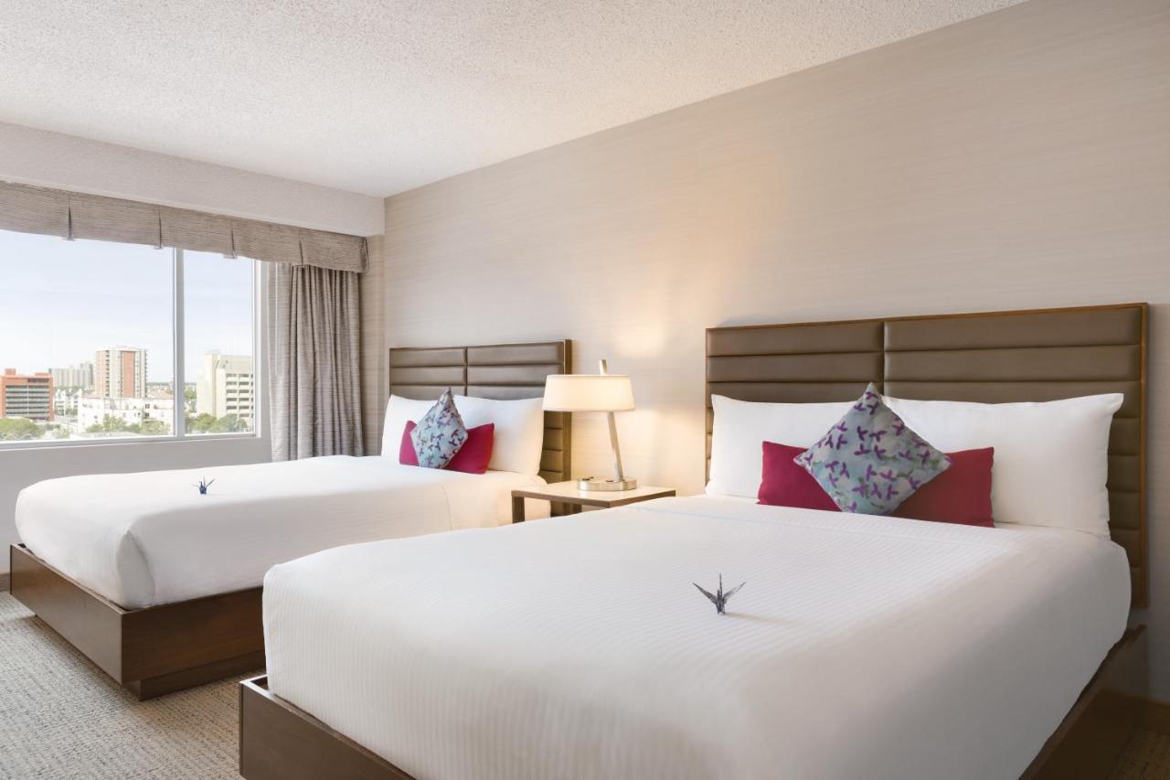 Coast Edmonton Plaza Hotel By Apa Exteriér fotografie